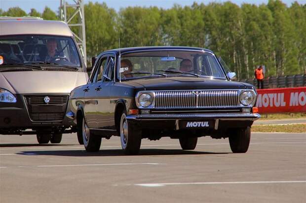 Собрание классических автомобилей ГАЗ в Нижнем Новгороде (29 фото)