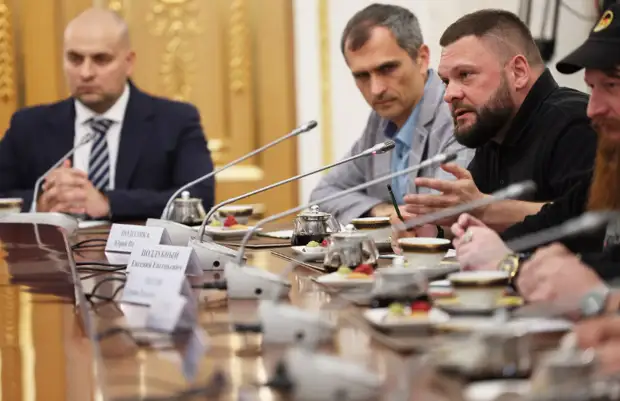 Встреча ВВП с военкорами