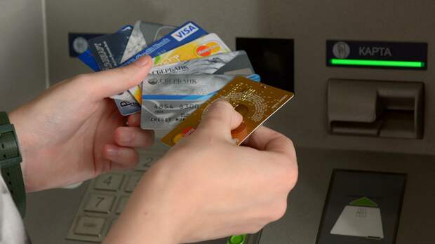 Банковские карты международных платежных систем VISA и MasterCard Банковские карты международных платежных систем VISA и MasterCard - РИА Новости, 1920, 26.02.2022