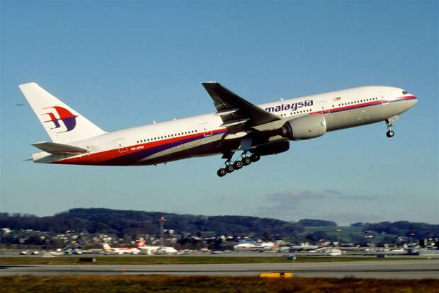 268aq - Malaysia Airlines Boeing 777-2H6ER; 9M-MRO@ZRH;07.12.2003 (6328910764).jpg
