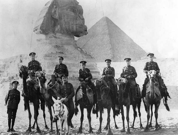 Служащие Еврейского легиона верхом на верблюдах. Гиза, Египет, 1915-1918 годы