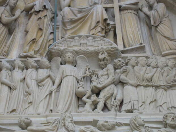 http://sumateologica.files.wordpress.com/2010/05/notre-dame_portail_central.jpg