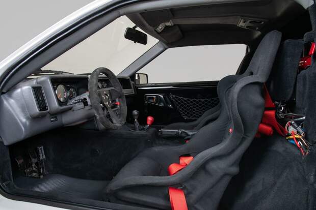 Ультра-редкий гоночный Ford RS200 Evolution из 1980-х