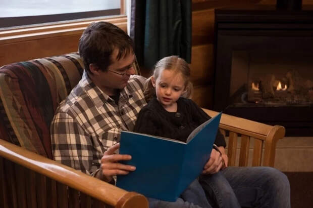 Психолог Михеичева объяснила, как легко приучить ребенка к чтению