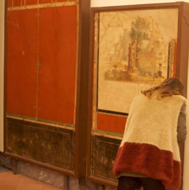https://i1.wp.com/antipriunil.ru/wp-content/uploads/2017/10/Photographer-goes-through-the-museums-to-capture-the-similarities-between-the-paintings-and-the-visitors-and-the-result-will-impress-you-59e6fb374243e__700.jpg?resize=680%2C686&ssl=1