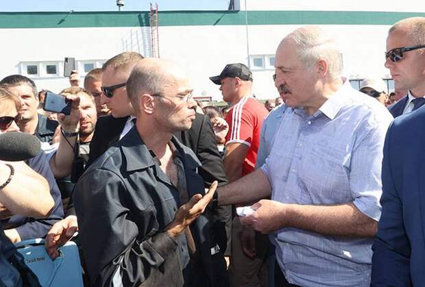 «Не всё так просто»: белорусский эксперт о подготовке Лукашенко к «мягкой капитуляции»