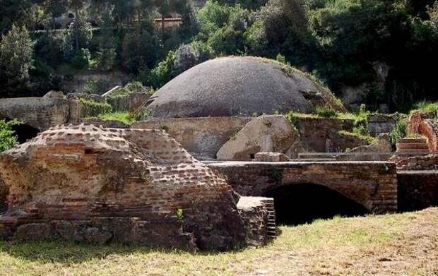 Сохранившийся купол фригидария в Байи, II в. н.э.