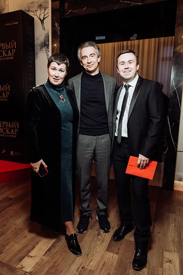 Dress Code. В Москве прошла премьера фильма “Первый Оскар”. Среди гостей — Юлия Пересильд, Алексей Учитель, Владимир Мединский