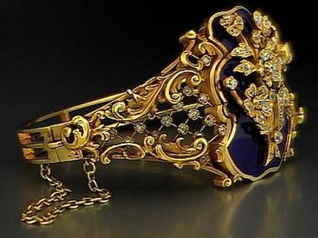 A FABERGE gold bangle bracelet influenced by French Louis XV style of the mid 18th century made in St. Petersburg between 1899 and 1903 by Faberge's principal jeweler August Holmstrom.