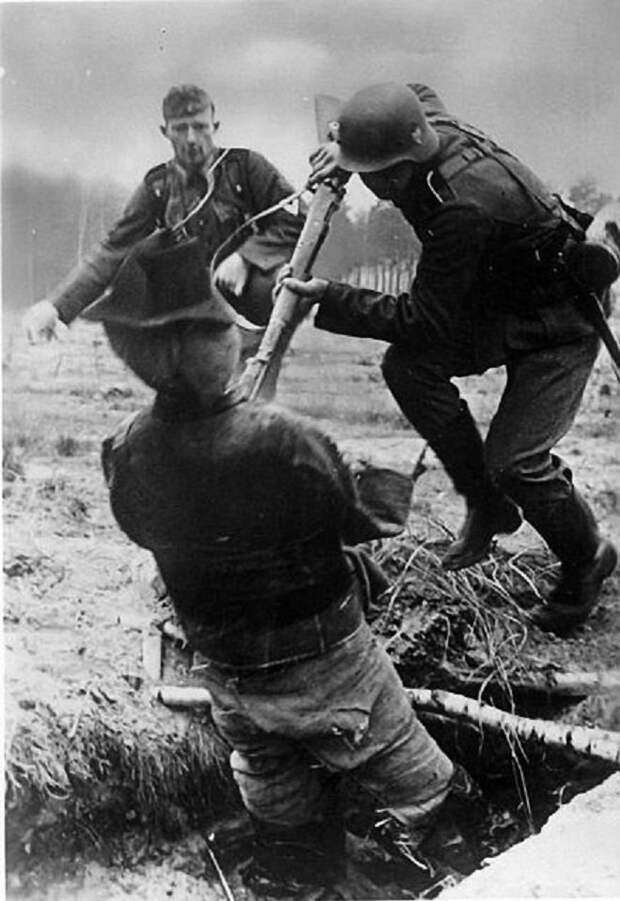 Бой с немцами на штыках. Июнь 1941-го война, герои, пехота.