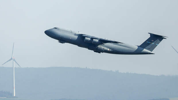 Трамп раскритиковал Францию за запрет на пролет военных самолетов США