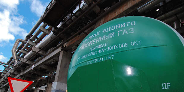 Сжиженный газ в цистернах на территории ОАО «Акрон» Сжиженный газ в цистернах на территории ОАО «Акрон» - ИноСМИ, 1920, 15.03.2022