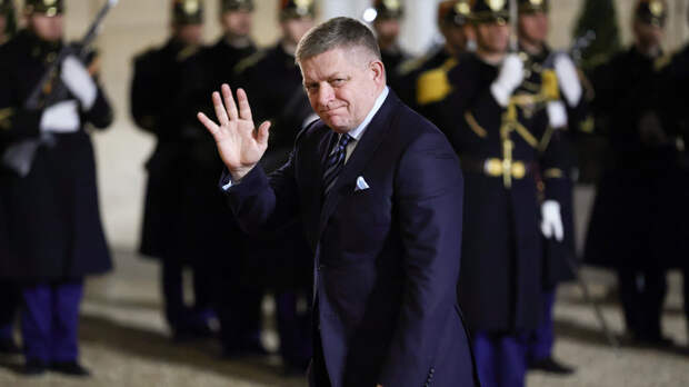 В Словакии полиция начала расследование против Фицо из-за остановки помощи Киеву