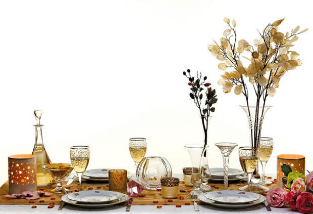 Сухие букеты могут стать элегантным дополнением к праздничной сервировке стола