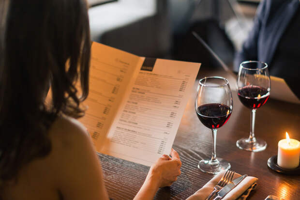 Бизнесмен Аушев заявил, что средний класс будет ужинать в ресторанах в 2026 году