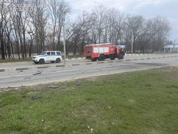 В Белгороде беспилотник взорвался на дороге, повреждены автобус и автомобиль