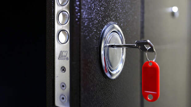 Эксперт Богатов: семьям в России нужно бесплатно выдавать жилье, как в СССР