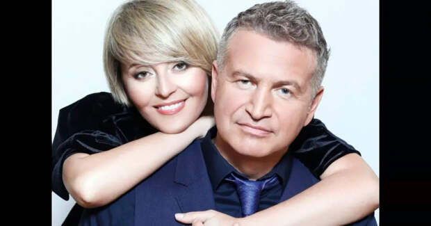 "Мы ещё такие молодые!". Леонид Агутин поздравил Анжелику Варум с 28-й годовщиной их свадьбы и показал архивное фото