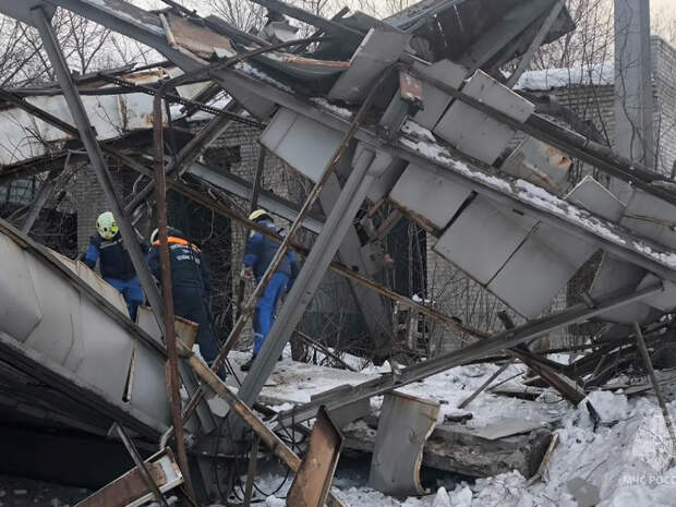 Мужчина погиб при обрушении на старом заводе в Челябинской области