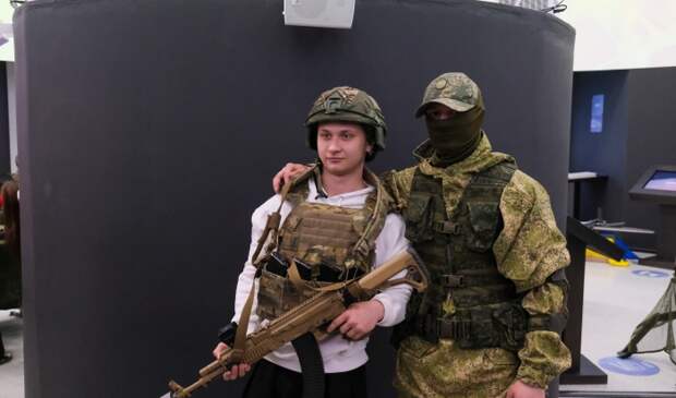 В Волгограде проводили на службу студентов, подписавших спецконтракт с ВБС