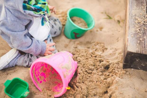 Новый песок на детскую площадку на 3-й Песчаной завезут до середины мая
