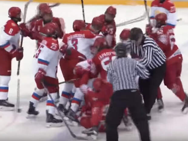 Массовая драка российских и белорусских хоккеистов попала на видео