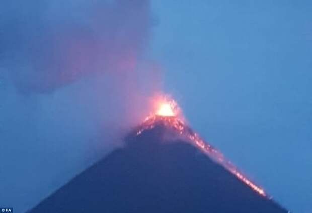 Гватемала. Вулкан Фуэго - Вулкан Огня Фуэго, вулкан, гватемала, извержение, новости со всего мира