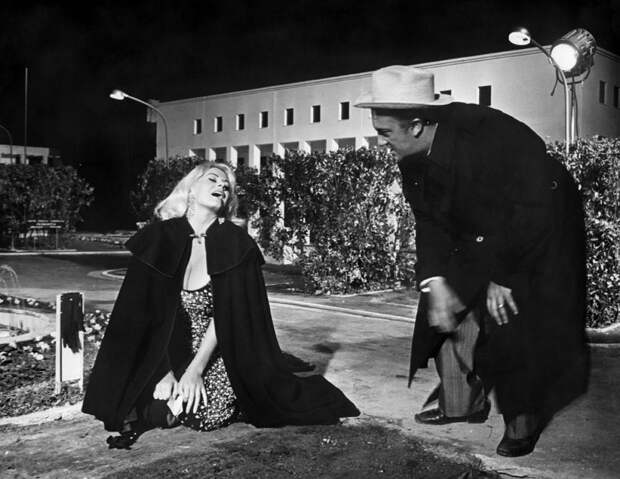 Анита Экберг и Федерико Феллини во время съёмок фильма «Боккаччо 70». Фото