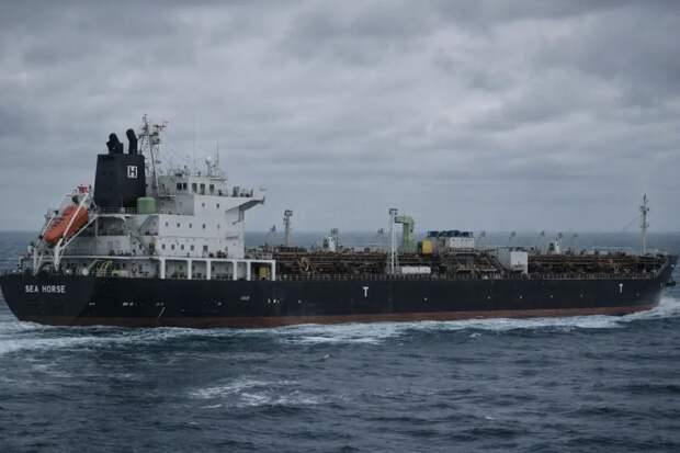 «Прорыв блокады»: Загруженный российским газойлем танкер взял курс на Кубу