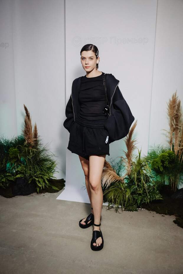 Это лето: Виктория Исакова, Анна Михалкова и Настя Красовская