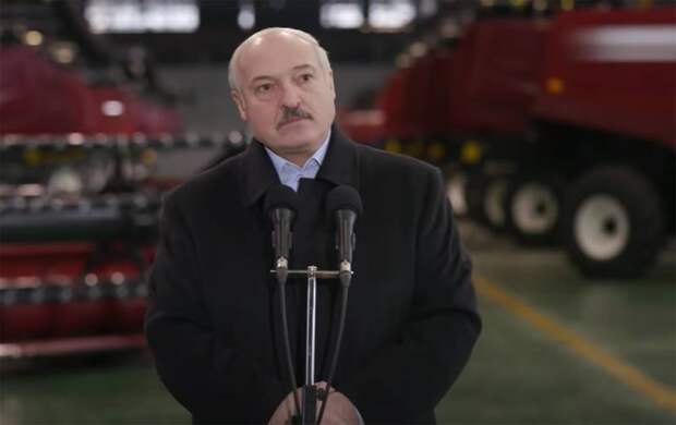 Президент Беларуси: Портретов Лукашенко под БЧБ-флагами не было, а портреты Гитлера были Президент Беларуси: Портретов Лукашенко под БЧБ-флагами не было, а портреты Гитлера были