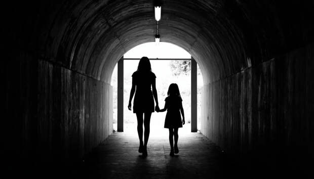 Угодили в секту? Сёстры 11 и 18 лет пропали в Петербурге