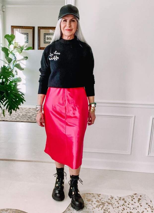 Одеться так, чтобы выглядеть моложе, это не означает, что нужно выбирать молодежные вещи или покупать одежду исключительно из последних коллекций.-10