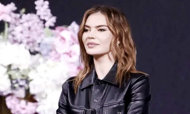 Твидовая юбка и кожаный пиджак: в Сети обсуждают новые образы Алины Кабаевой на чемпионате России по художественной гимнастике