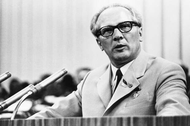 Первый секретарь ЦК Социалистической единой партии Германии Эрих Хонеккер.