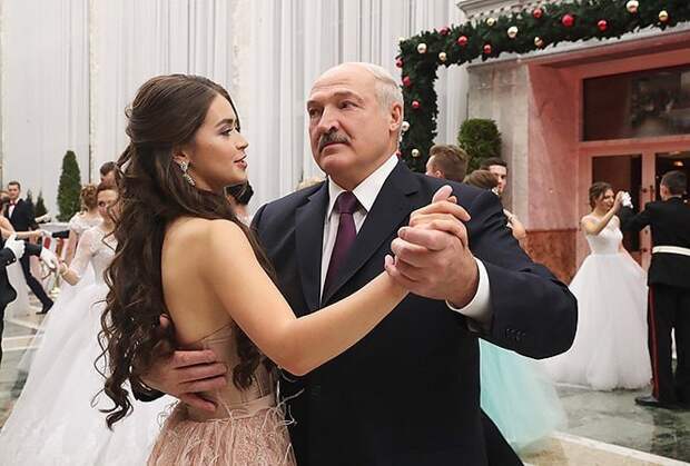 Главная спутница Лукашенко, Мария Василевич, решила заняться политикой Главная спутница Лукашенко, Мария Василевич, решила заняться политикой
