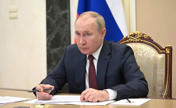 Владимир Путин поддержал идею студентки из Новосибирска о преподавании в школе