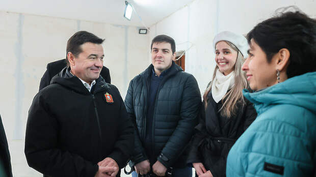 Андрей Воробьев проверил ход капремонта взрослой поликлиники в Дзержинском