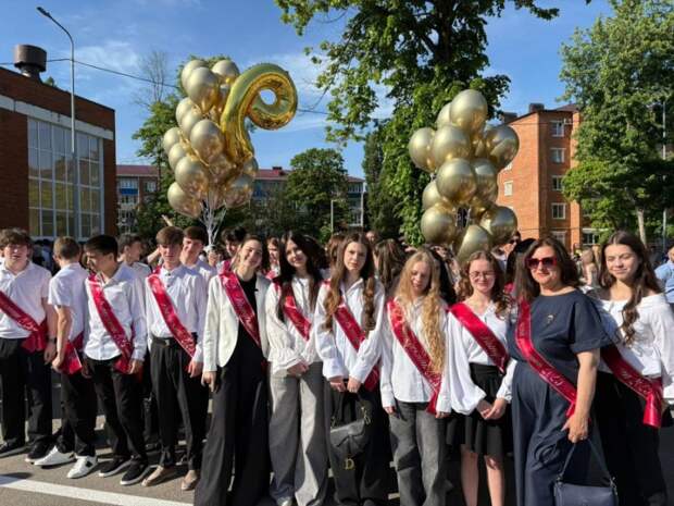Для 8 тыс. выпускников Адыгеи прозвенел последний звонок