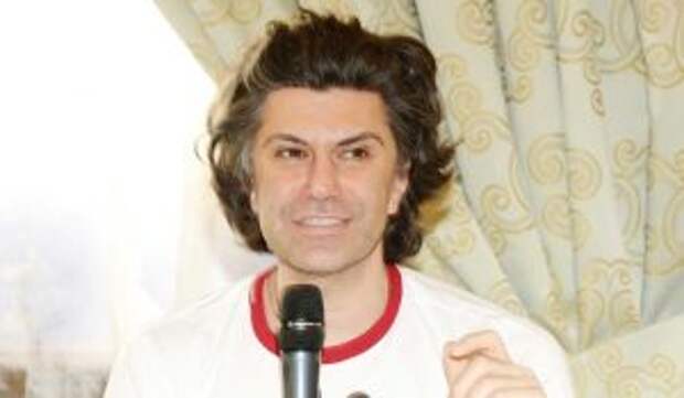 Заговоривший о жене Цискаридзе восхитился молодой блондинкой