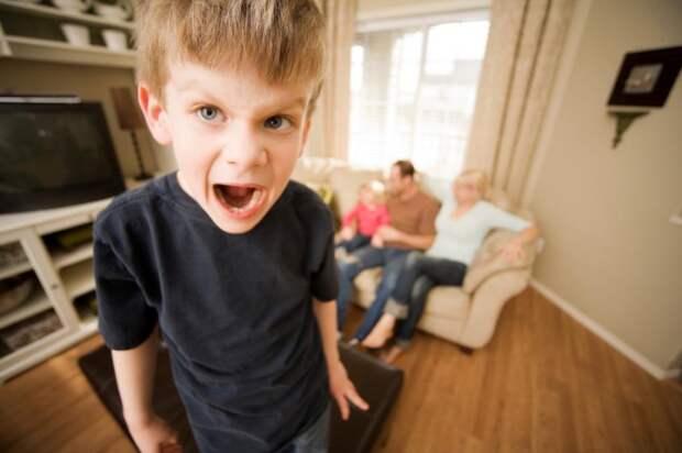 3 ошибки родителей, которые делают детей неуправляемыми