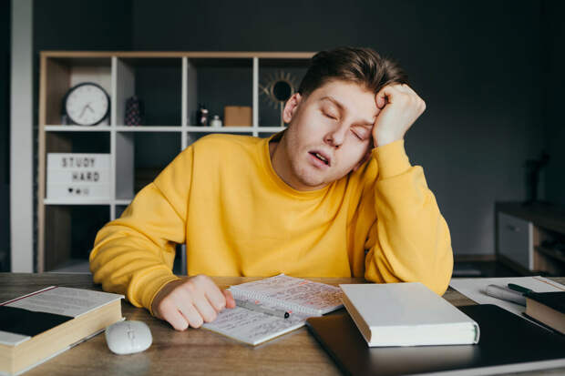 Врач Царева: весенняя сонливость может возникать из-за нехватки витаминов