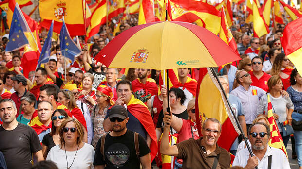 Почти 1 млн человек вышли на митинг в Барселоне за единство Испании