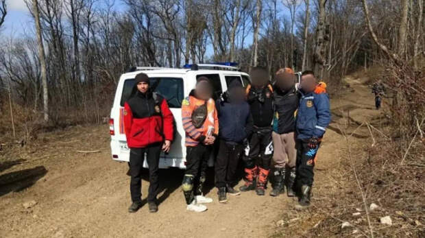 В Крыму группа мотоциклистов заблудились в горах Алушты