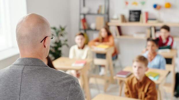 В Смольном рассказали, в каком формате возобновятся уроки в школах 8 ноября