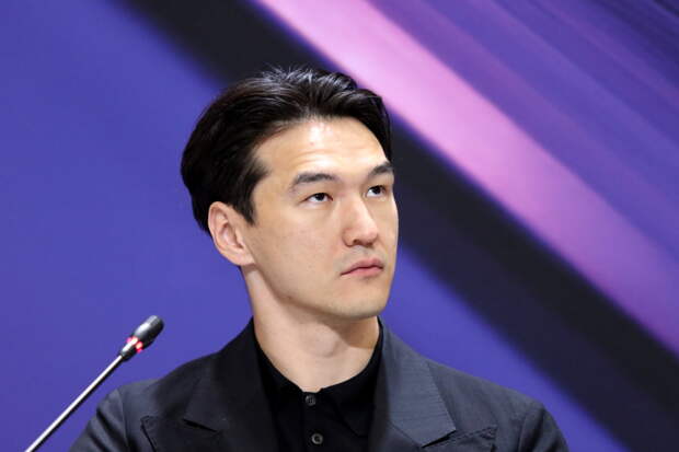 Жена комика Сабурова опубликовала первый пост после его изгнания из России