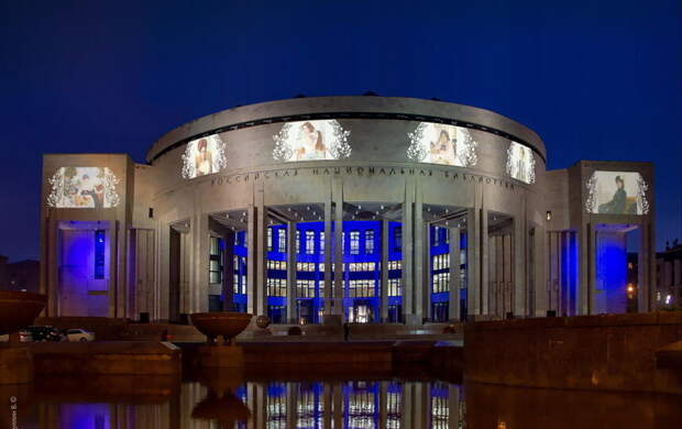 К 8 марта на фасадах Петербурга оживут световые проекции с цветами и образами русских женщин