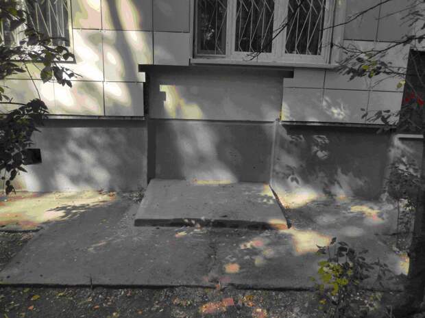 Сейчас пристройку у дома на Планерной снесли / Фото предоставлено Жилинспекцией