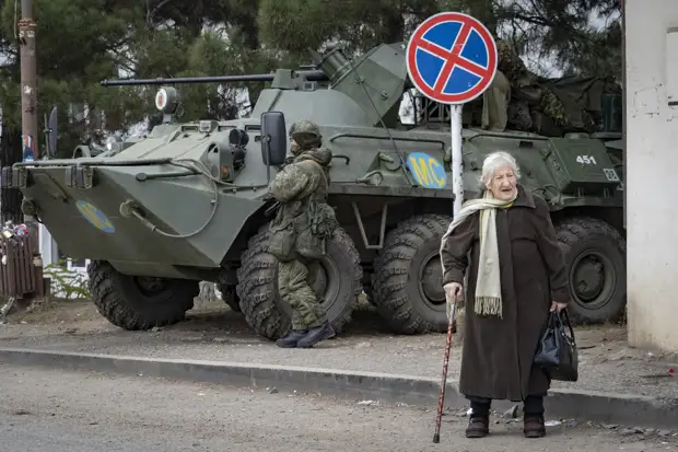 Российских миротворцев в Карабахе обстреляли со стороны Азербайджана