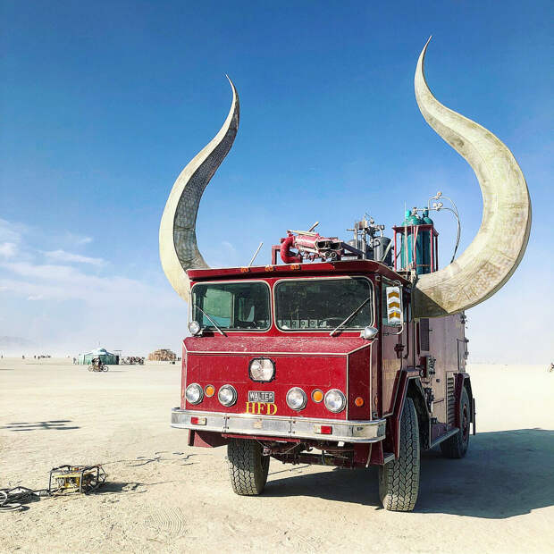 Безудержный креатив в фотографиях с фестиваля Burning Man 2018 13